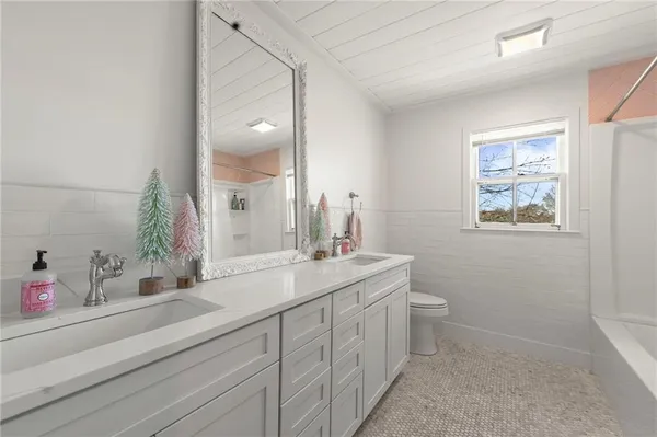 $399,900 | 4070 Southwest Lido Drive, Lee's Summit, MO 64082