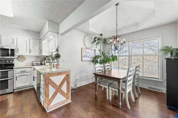 $399,900 | 4070 Southwest Lido Drive, Lee's Summit, MO 64082