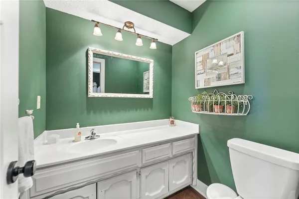 $399,900 | 4070 Southwest Lido Drive, Lee's Summit, MO 64082