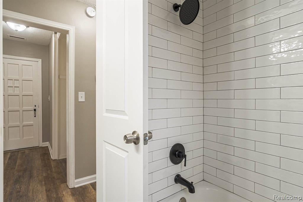 16010 West 13 Mile Road Beverly Hills, MI 48025 - Photo 5 of 21