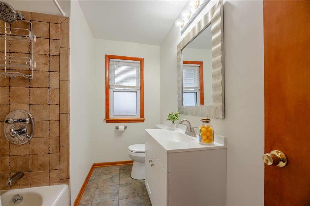 416 West Spruce Street East Rochester, NY 14445 - Photo 23 of 34 Upstairs full bath