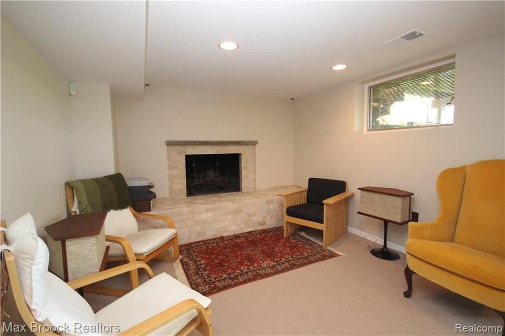 6290 Commerce Road West Bloomfield, MI 48324 - Photo 40 of 51