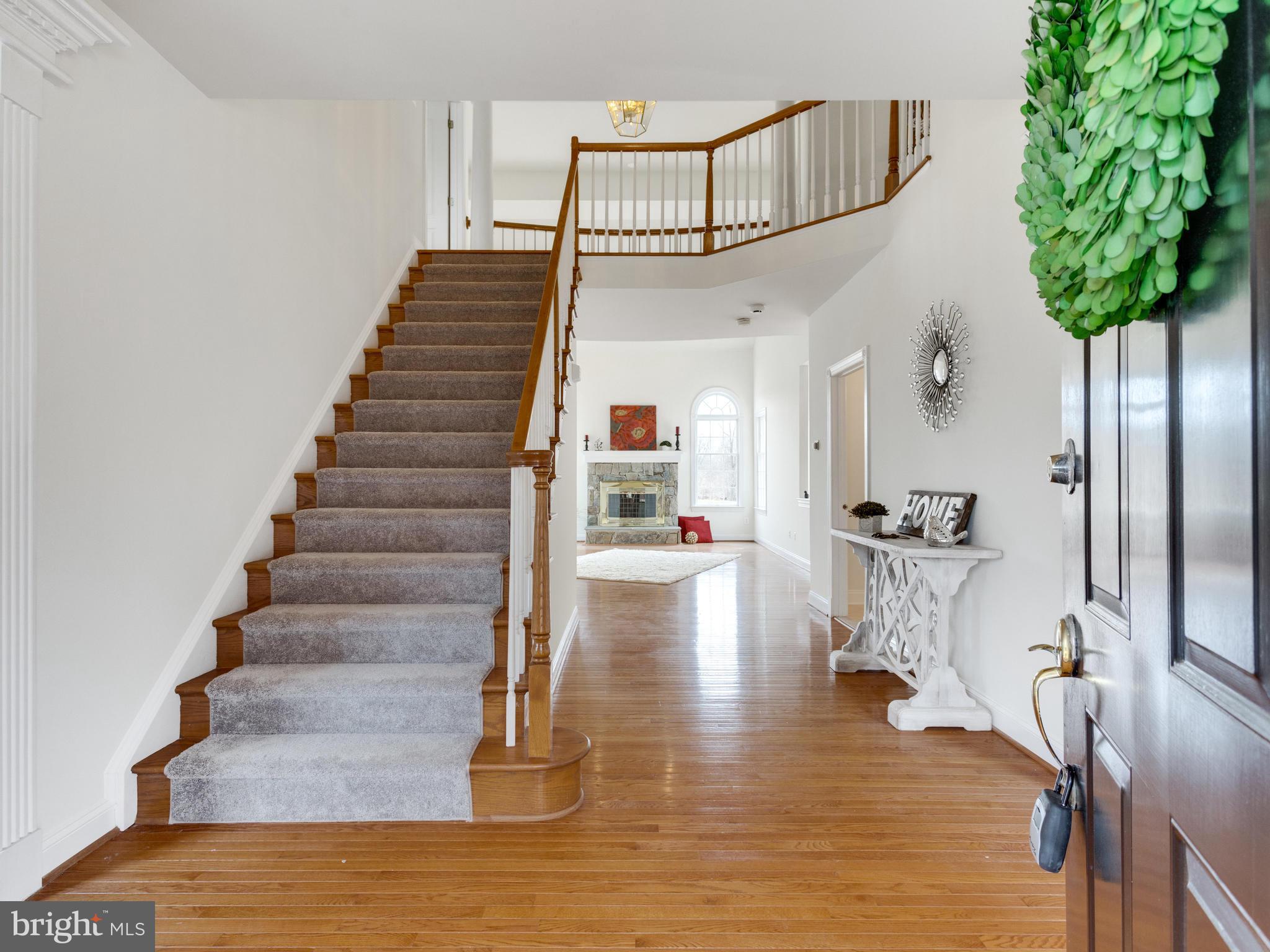 1704 Landon Hill Road Vienna, VA 22182 - Photo 2 of 30 Inviting 2 Story Foyer