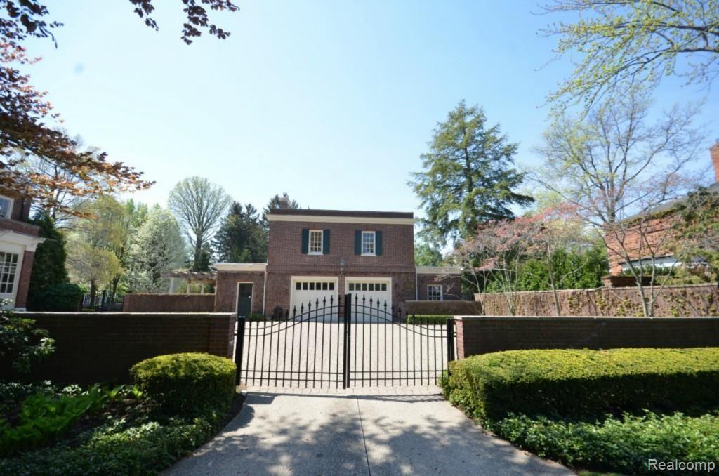 99 Lothrop Road Grosse Pointe, MI 48236 - Photo 23 of 28 35 extra deep garage with carriage house.jpg