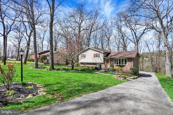 $325,000 | 319 Holyoke Drive, York, PA 17402