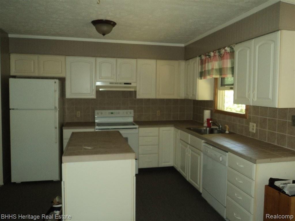 8475 North Gregory Road Fowlerville, MI 48836 - Photo 2 of 18 Kitchen