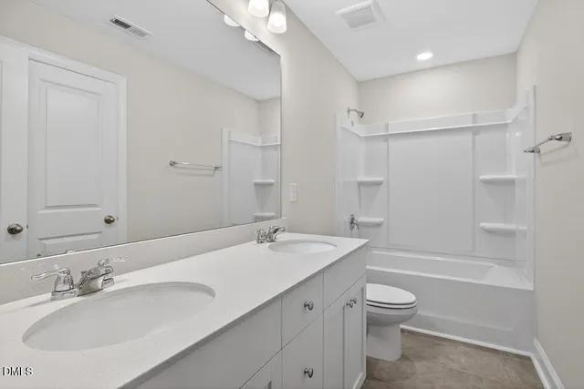 $1,925 | 586 Barrington Row Avenue, Zebulon, NC 27597