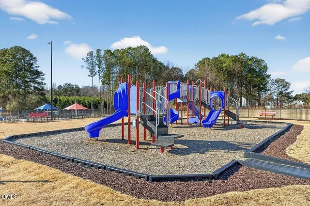 $1,925 | 586 Barrington Row Avenue, Zebulon, NC 27597