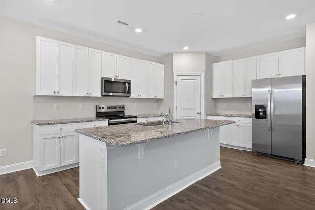 $1,925 | 586 Barrington Row Avenue, Zebulon, NC 27597