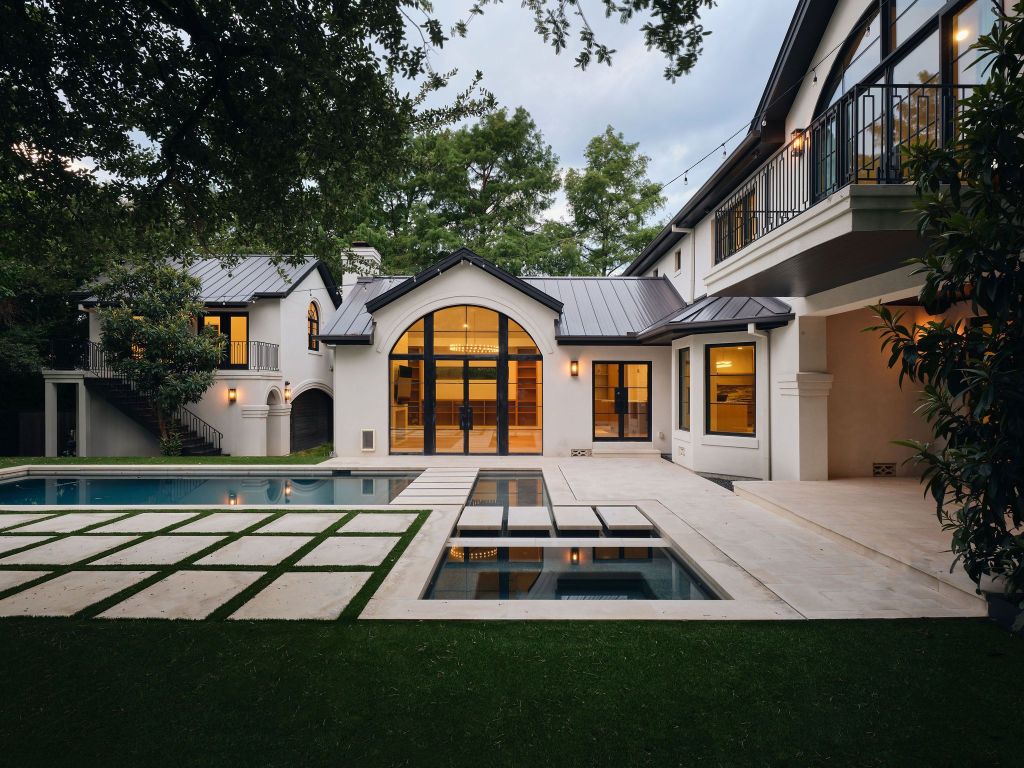 13 Niles Road Austin, TX 78703 - Photo 34 of 40 a front view of a house with a yard