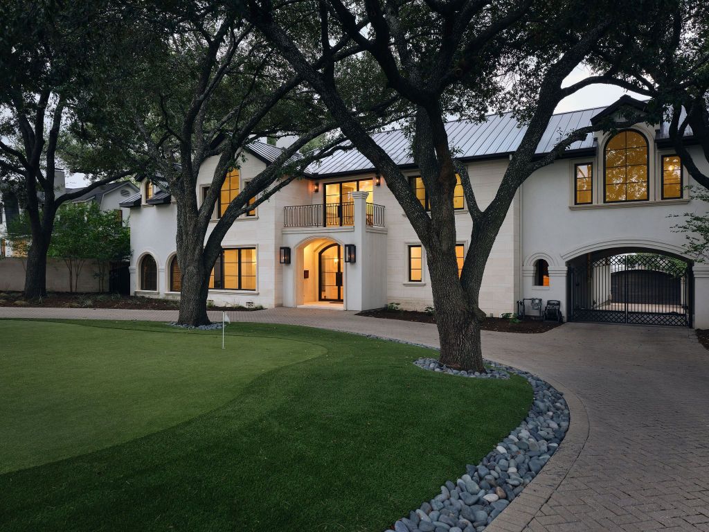 13 Niles Road Austin, TX 78703 - Photo 38 of 40 a front view of a house with garden