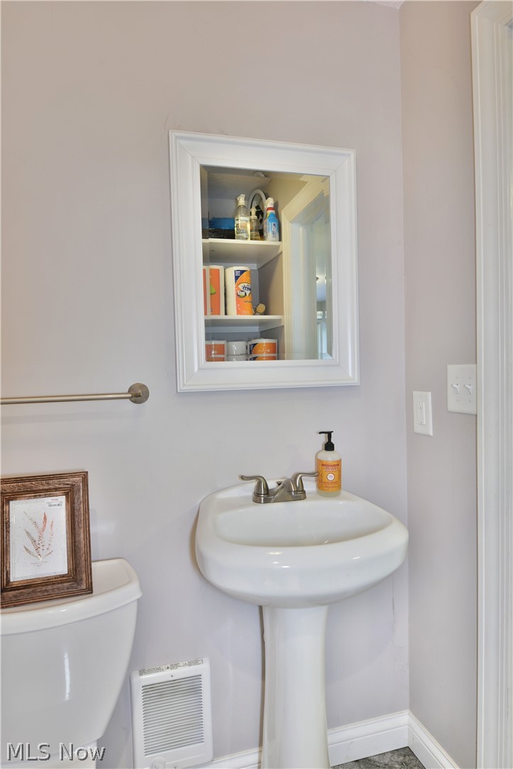 915 Perkins Jones Road Northeast Warren, OH 44483 - Photo 18 of 35 Gallery Image 18