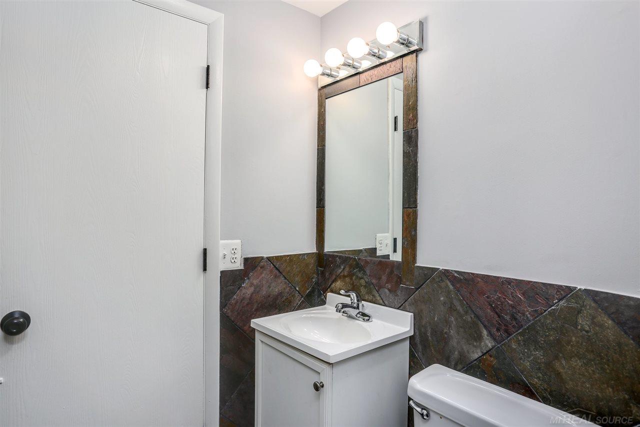 2417 Samoset Road Royal Oak, MI 48073 - Photo 9 of 15 50020733-8.JPG