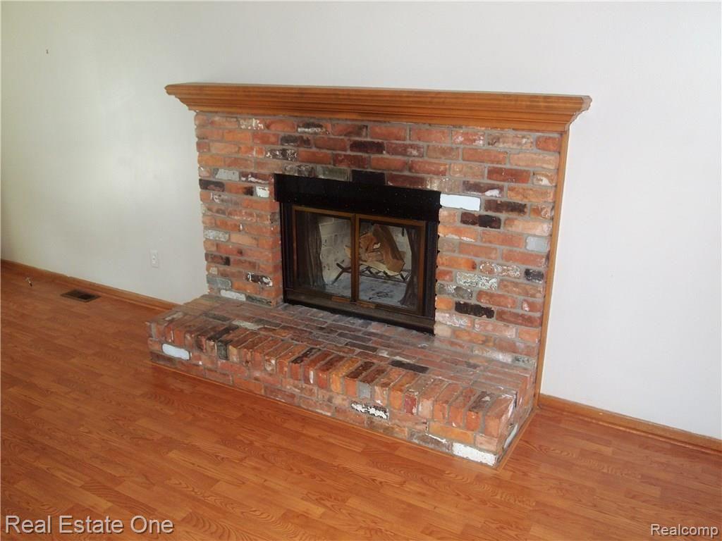 44030 Applewood Road Canton, MI 48188 - Photo 7 of 15 P1016232.JPG