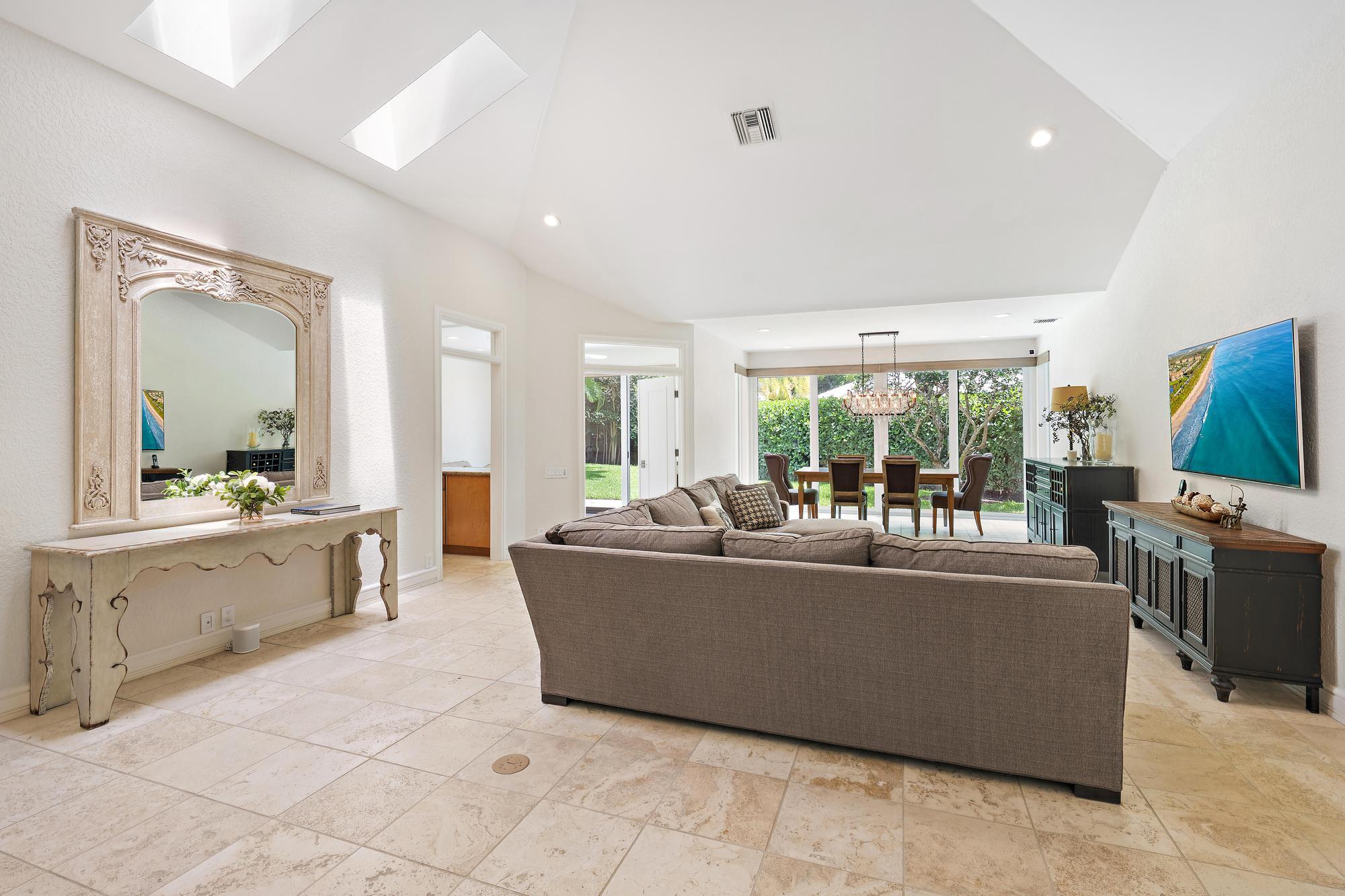4501 Captains Way Jupiter, FL 33477 - Photo 11 of 34 Living Room