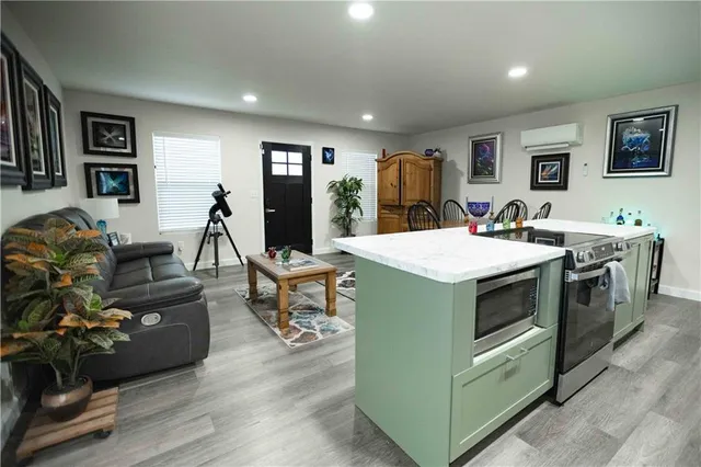 $159,900 | 727 West Hickory Street, Nevada, MO 64772