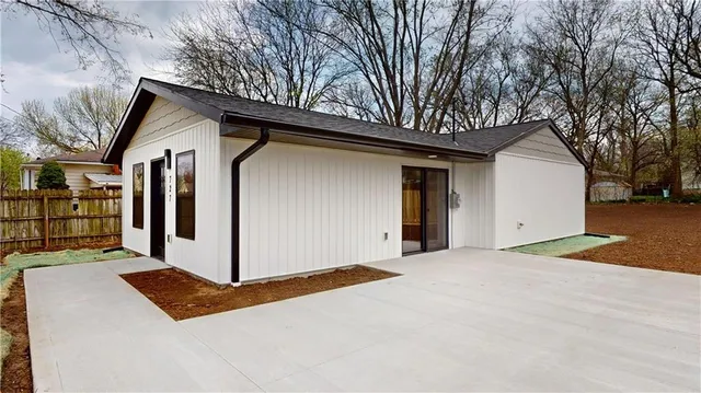 $159,900 | 727 West Hickory Street, Nevada, MO 64772