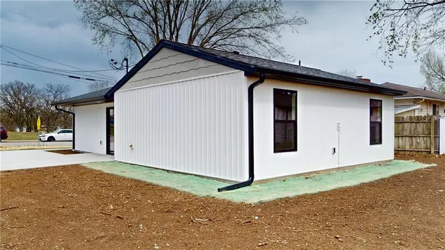 $159,900 | 727 West Hickory Street, Nevada, MO 64772