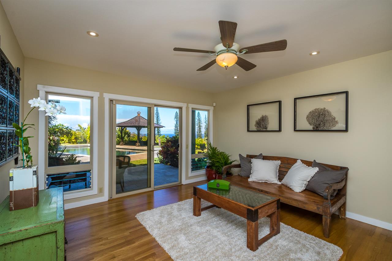 195 Mauu Place Haiku, HI 96708 - Photo 20 of 30 a living room with furniture and a window