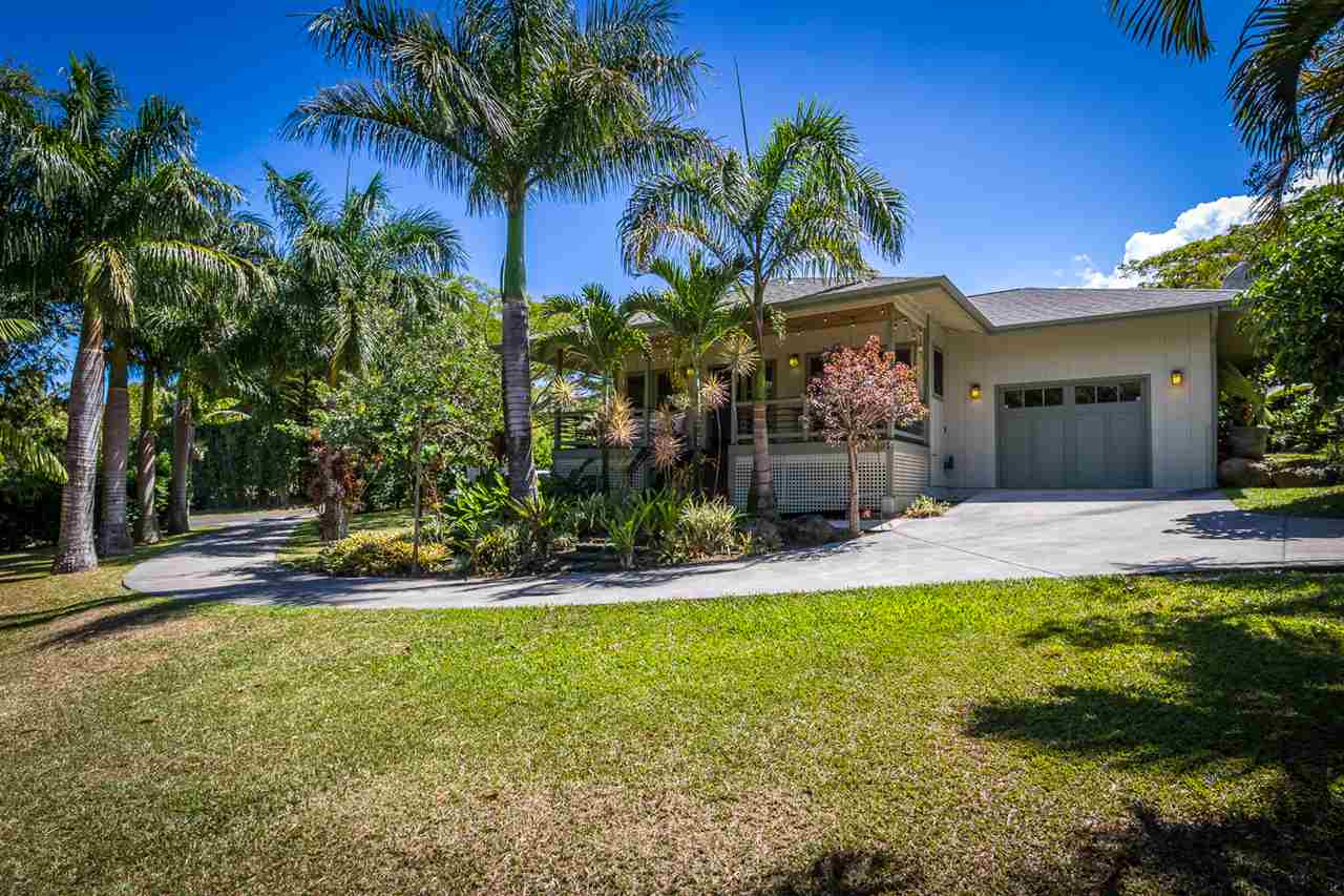 195 Mauu Place Haiku, HI 96708 - Photo 25 of 30 a view of a house with swimming pool and a yard