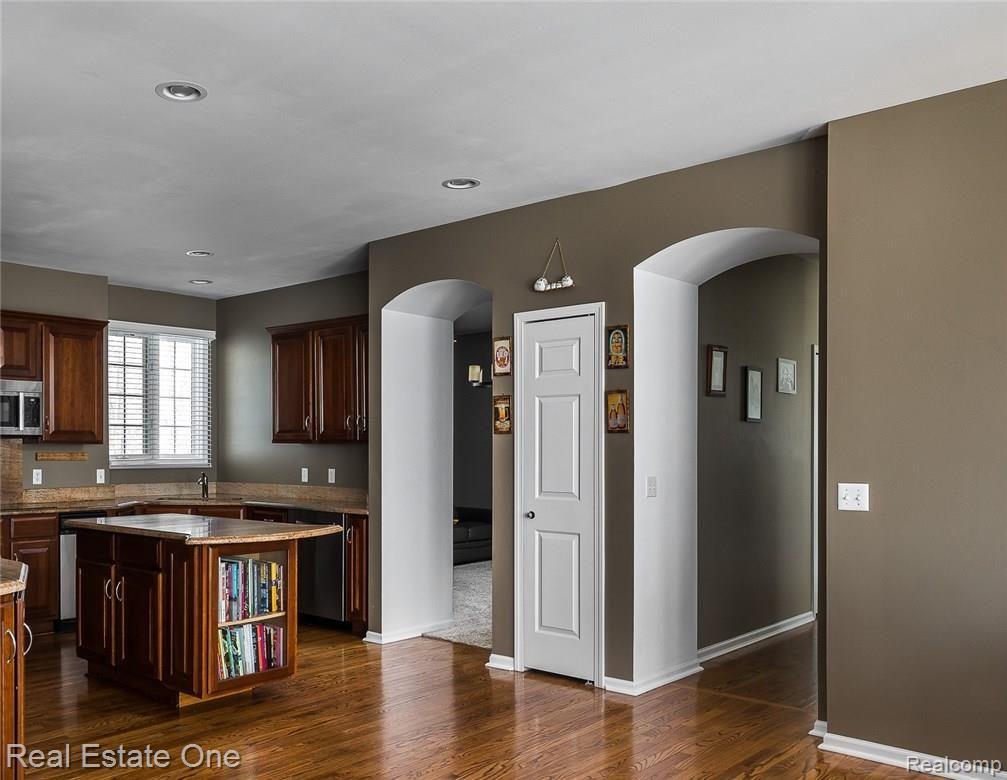408 Roundview Drive Rochester, MI 48307 - Photo 6 of 32 408 Roundview, Rochester MI, Koteles, 03-11-17-1173-Edit.jpg