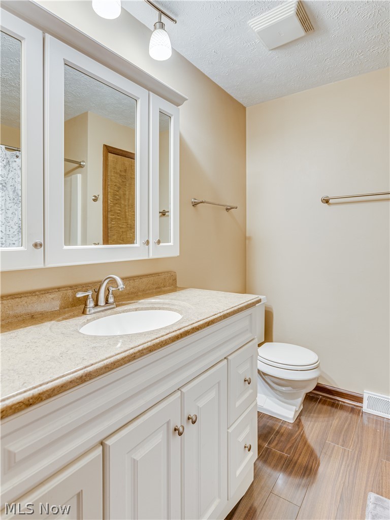 507 Everhard Road Southwest North Canton, OH 44709 - Photo 30 of 30 2nd full bath on third level with LTV flooring. Shower and bathtub combination.