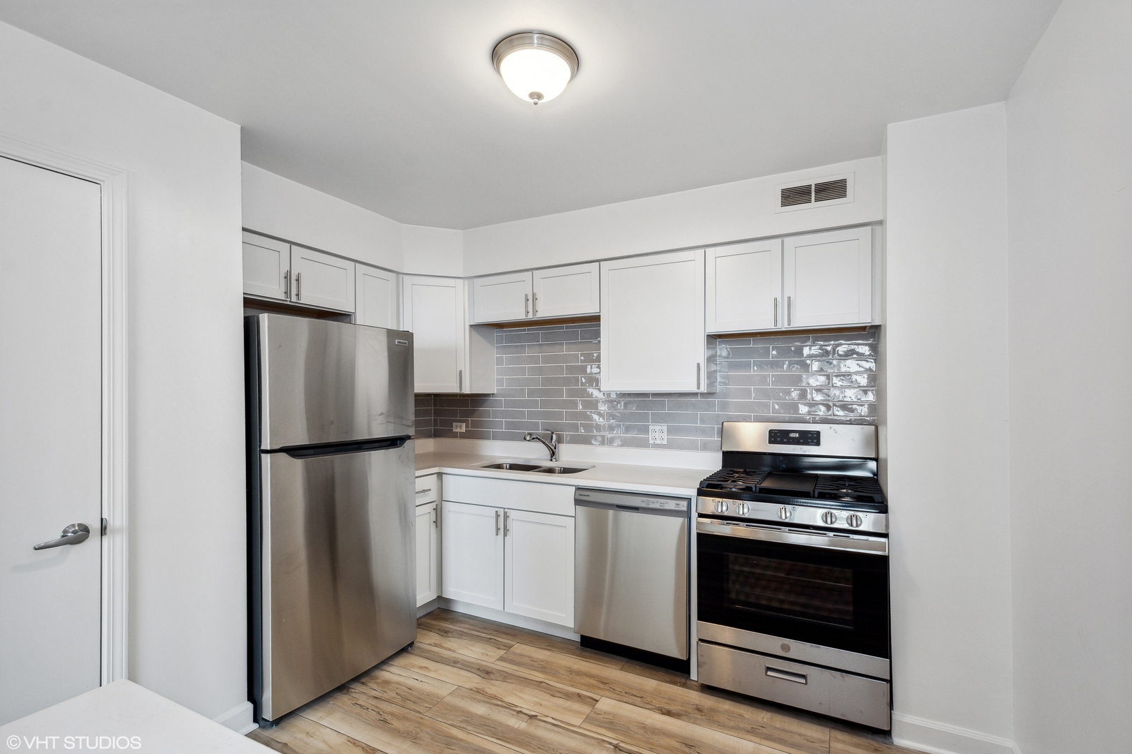 6325 North Sheridan Road, Unit 1901 Chicago, IL 60660 - Photo 9 of 20