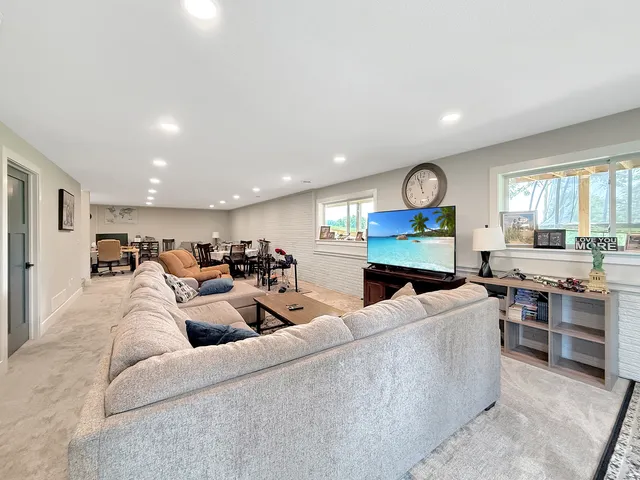 $599,900 | 4567 West Stephenson St Road, Freeport, IL 61032