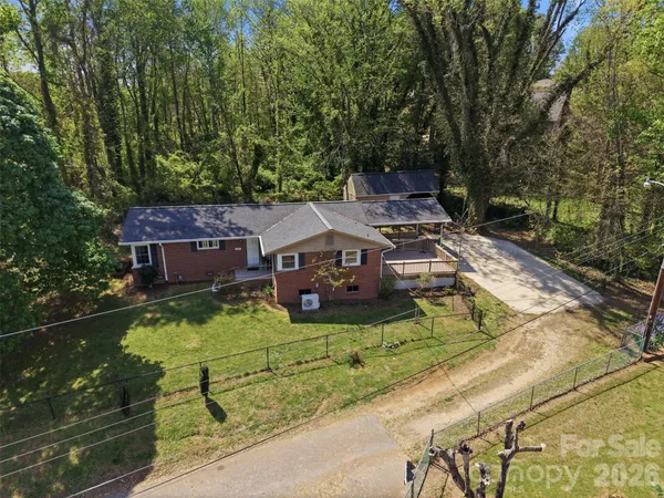 $250,000 | 409 Walnut Place Northeast, Lenoir, NC 28645