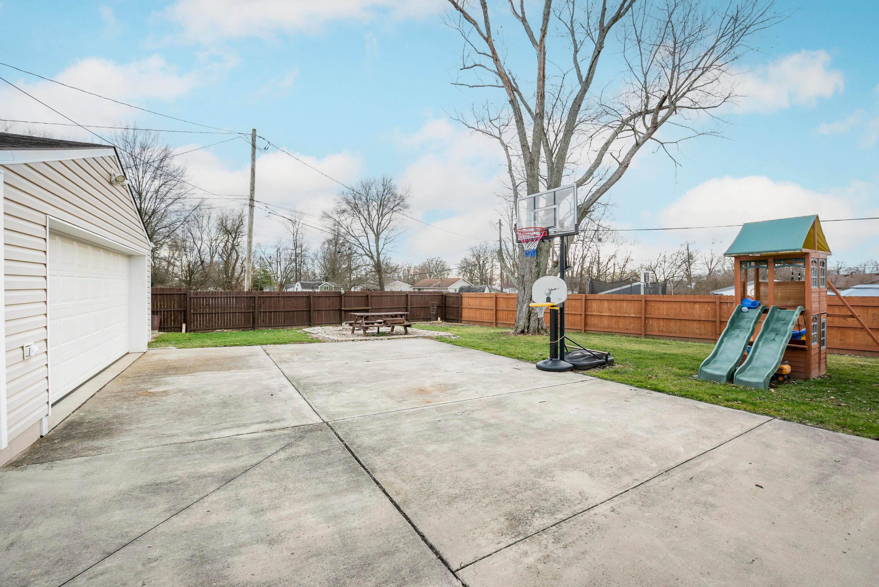 6413 Lexleigh Road Reynoldsburg, OH 43068 - Photo 33 of 40 Patio