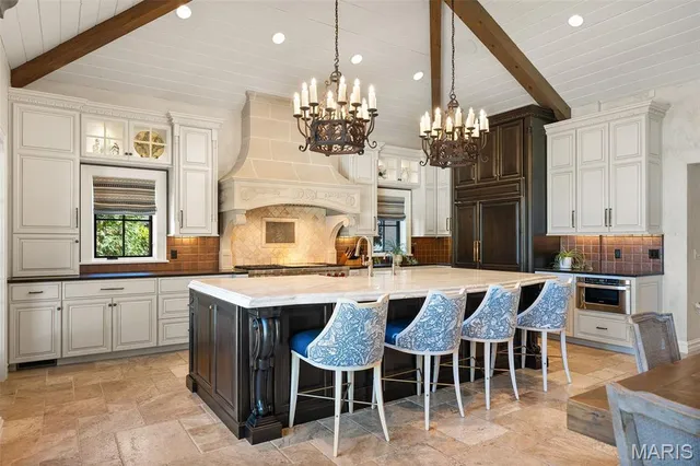 $2,695,000 | 7321 Westmoreland Drive, University City, MO 63130