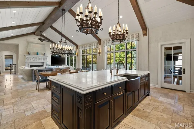 $2,695,000 | 7321 Westmoreland Drive, University City, MO 63130