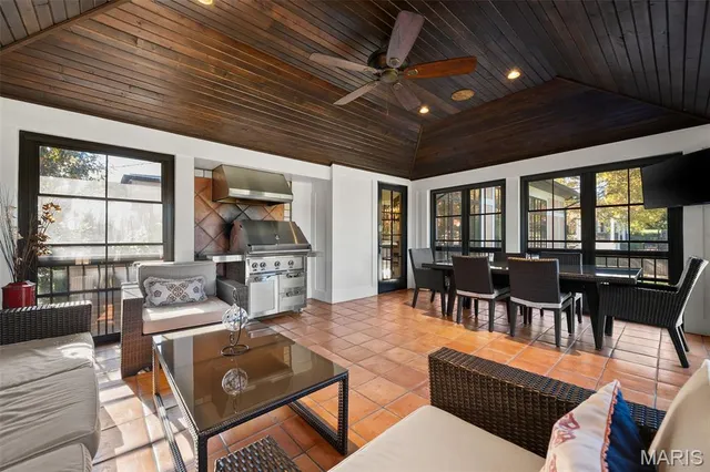 $2,695,000 | 7321 Westmoreland Drive, University City, MO 63130