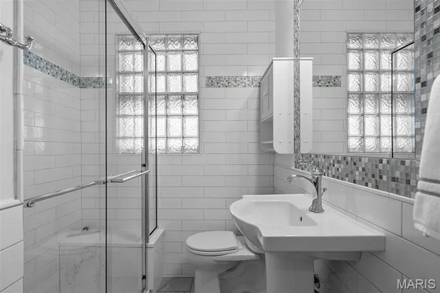 $2,695,000 | 7321 Westmoreland Drive, University City, MO 63130