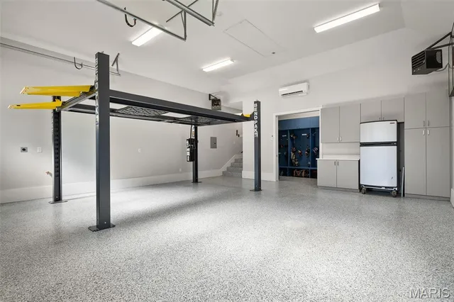 $2,695,000 | 7321 Westmoreland Drive, University City, MO 63130