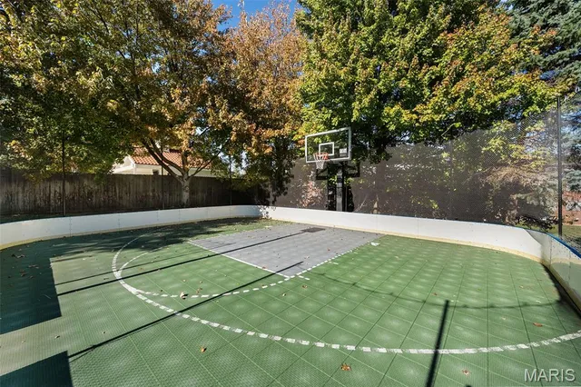 $2,695,000 | 7321 Westmoreland Drive, University City, MO 63130