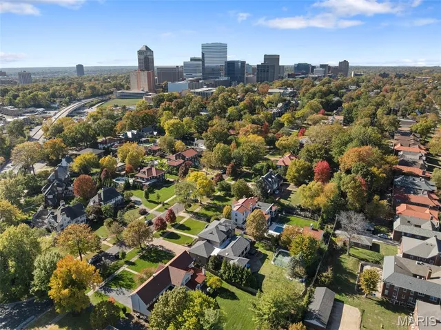 $2,695,000 | 7321 Westmoreland Drive, University City, MO 63130