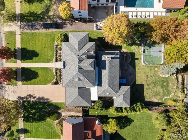 $2,695,000 | 7321 Westmoreland Drive, University City, MO 63130