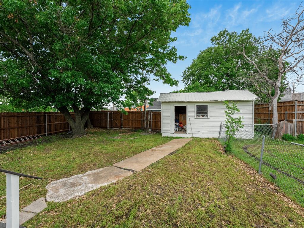 421 South Interurban Street Anna, TX 75409 - Photo 23 of 27 front view of a house with a yard