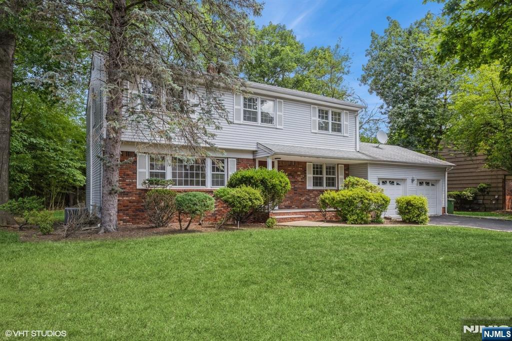275 Taft Court Paramus, NJ 07652 - Photo 2 of 40