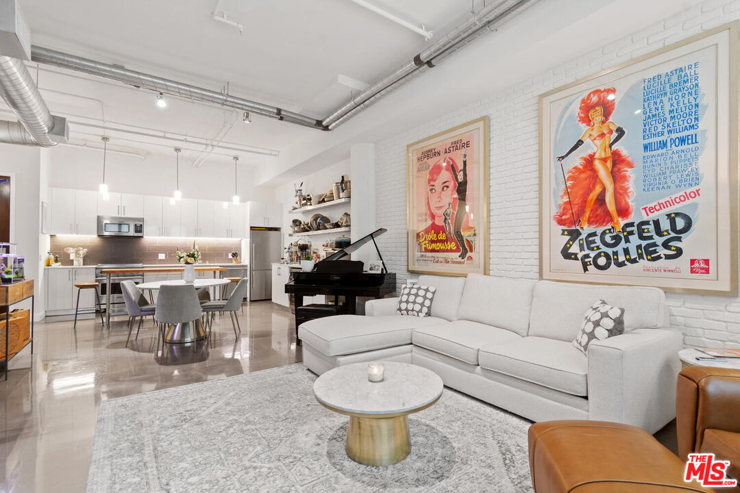 939 South Broadway Unit 906