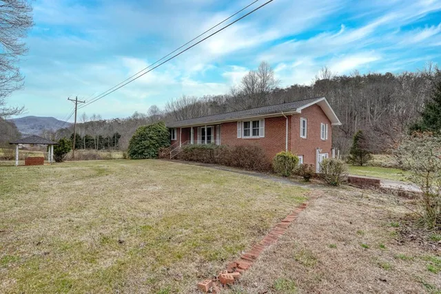 $375,000 | 6112 Byers Creek Road, Young Harris, GA 30582