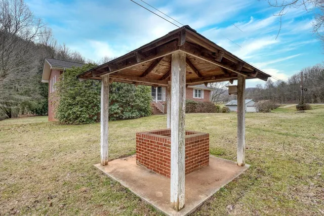 $375,000 | 6112 Byers Creek Road, Young Harris, GA 30582