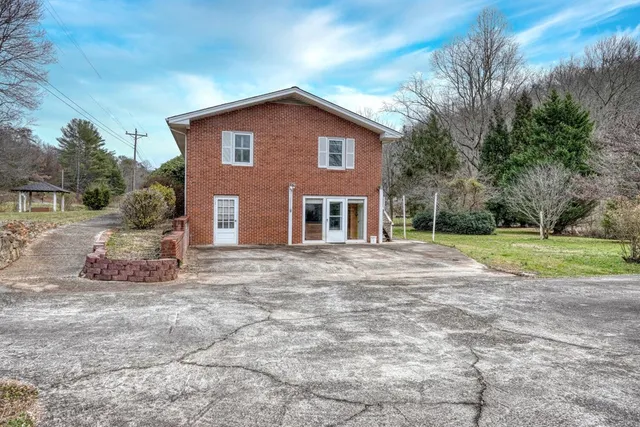 $375,000 | 6112 Byers Creek Road, Young Harris, GA 30582