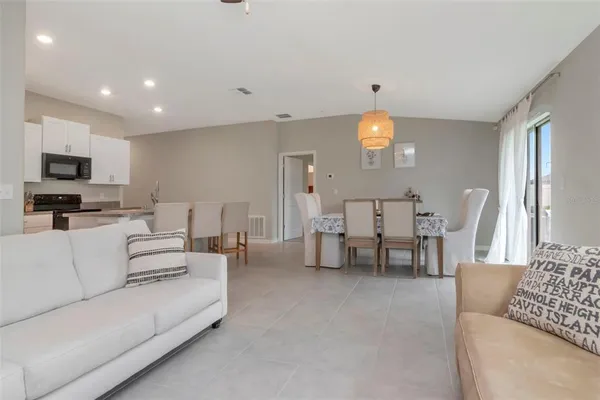 $2,650 | 11527 Sage Canyon Dr., Riverview, FL 33578