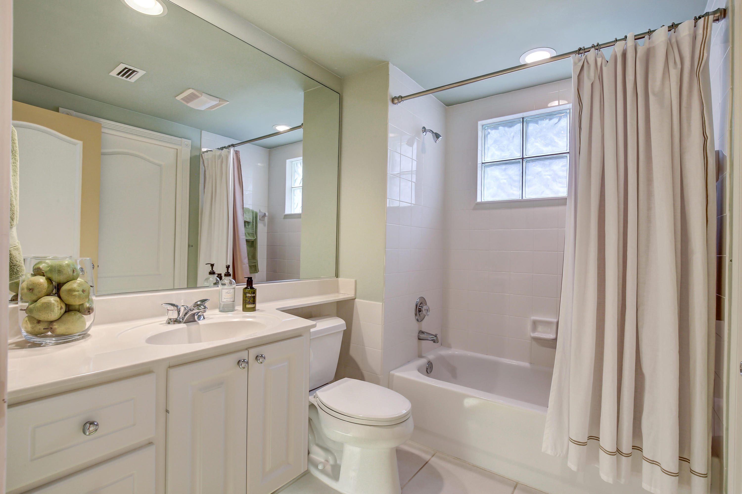 145 Rivinia Drive Jupiter, FL 33458 - Photo 16 of 21 145 Rivinia Dr Abacoa FL 33458-print-016