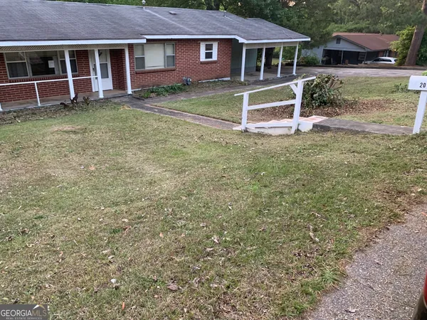 a view of a house with a yard