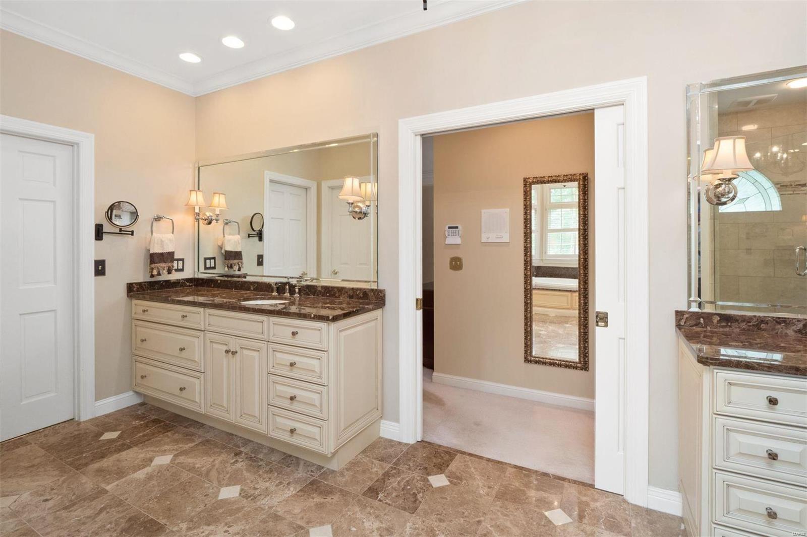 403 Rolling View Road Creve Coeur, MO 63141 - Photo 16 of 25 Gallery Image 16