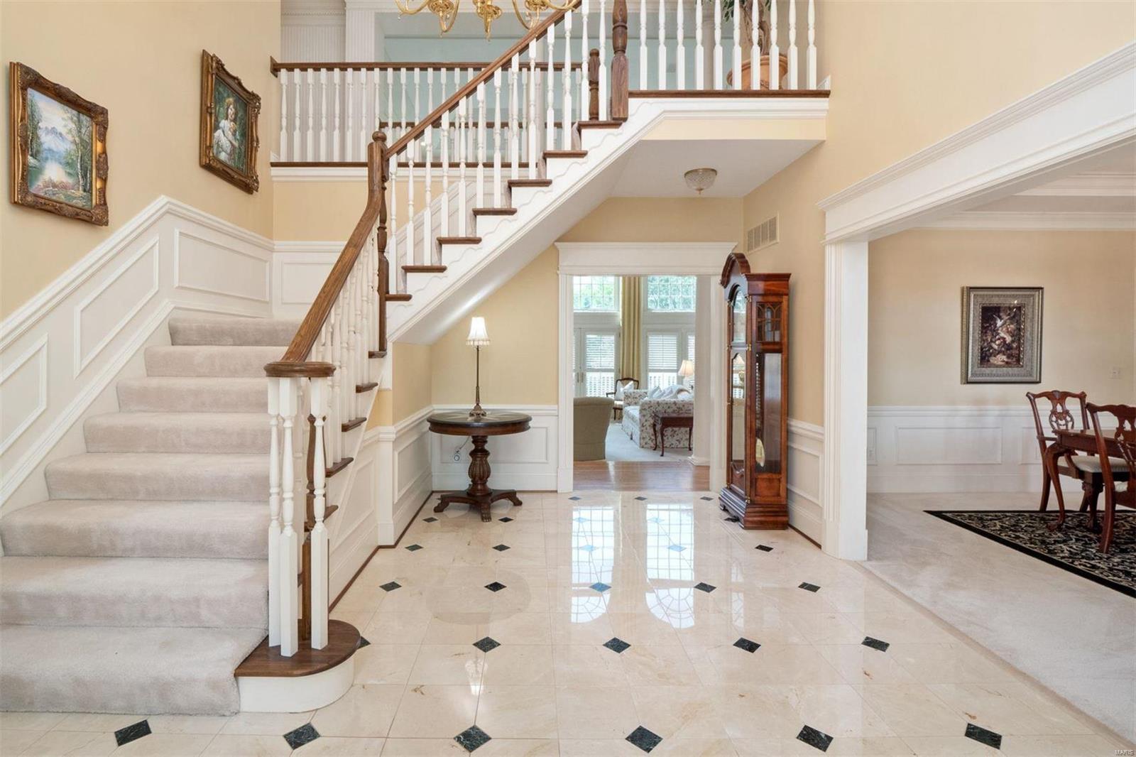 403 Rolling View Road Creve Coeur, MO 63141 - Photo 3 of 25 Gallery Image 3