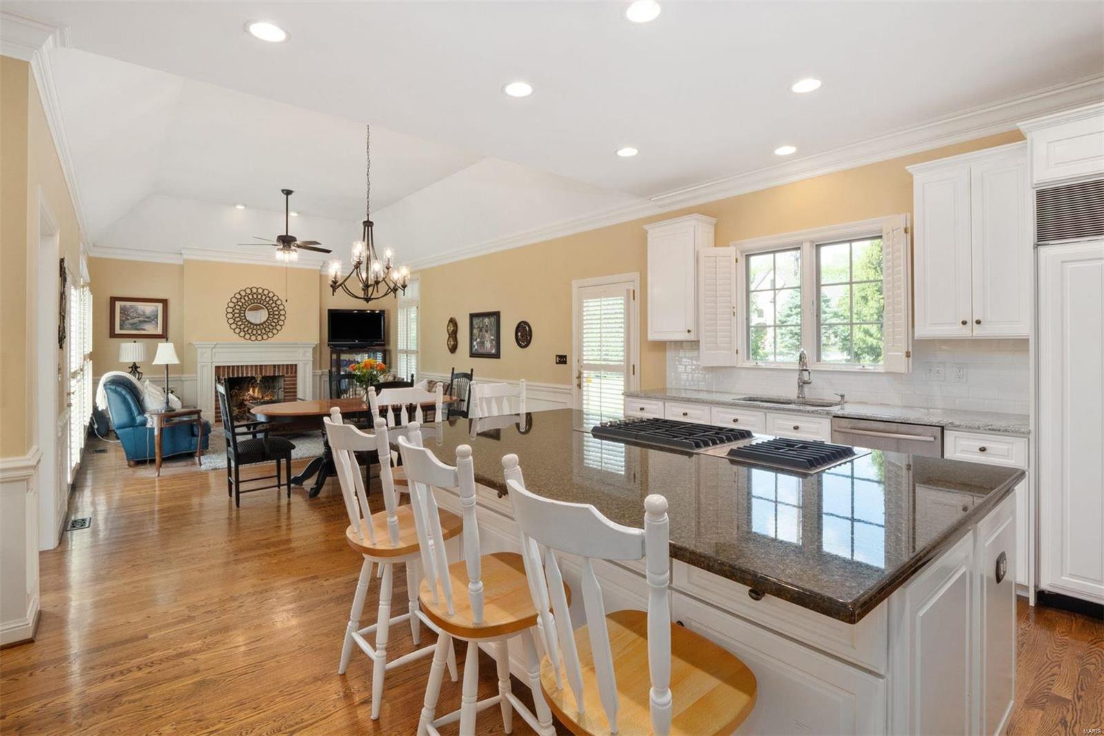 403 Rolling View Road Creve Coeur, MO 63141 - Photo 8 of 25 Gallery Image 8